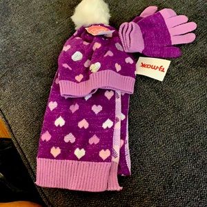 Winter set: Scarf, hat and gloves